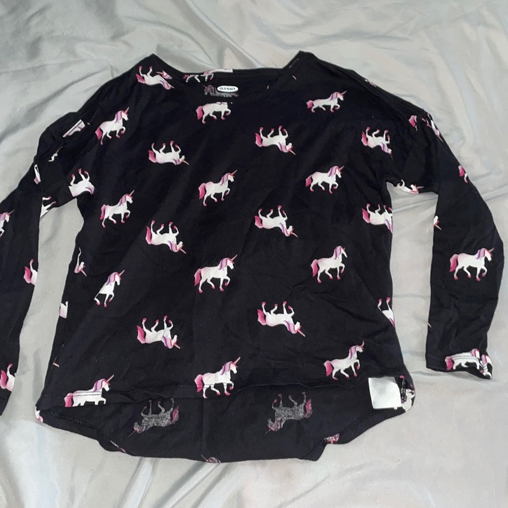 Kids black Old Navy long sleeve shirt. Size US 6-7
